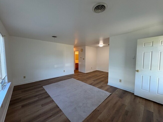Foto del edificio - Single Level Half Duplex w/ Garage