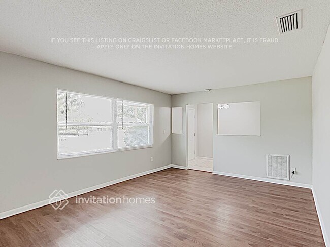 Building Photo - 900 Vincent Dr