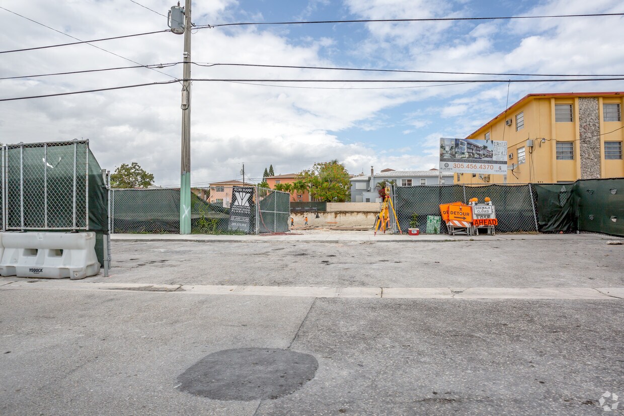 Building Photo - Eleven in the Roads