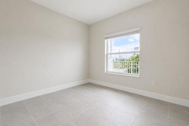 Building Photo - 3221-3409 SW 8th Pl