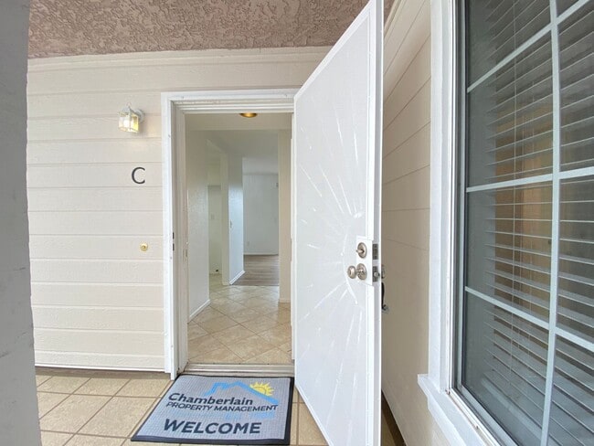 Building Photo - Bright 2 Bedroom Condo in Oceanside!