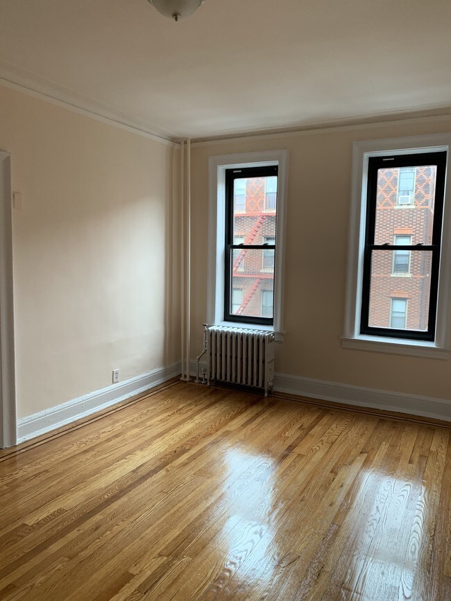 Foto del edificio - 1070 Ocean View Ave
