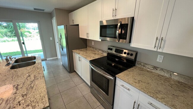 Building Photo - Incredible 4 Bedroom, 2 Bathroom Home in P...