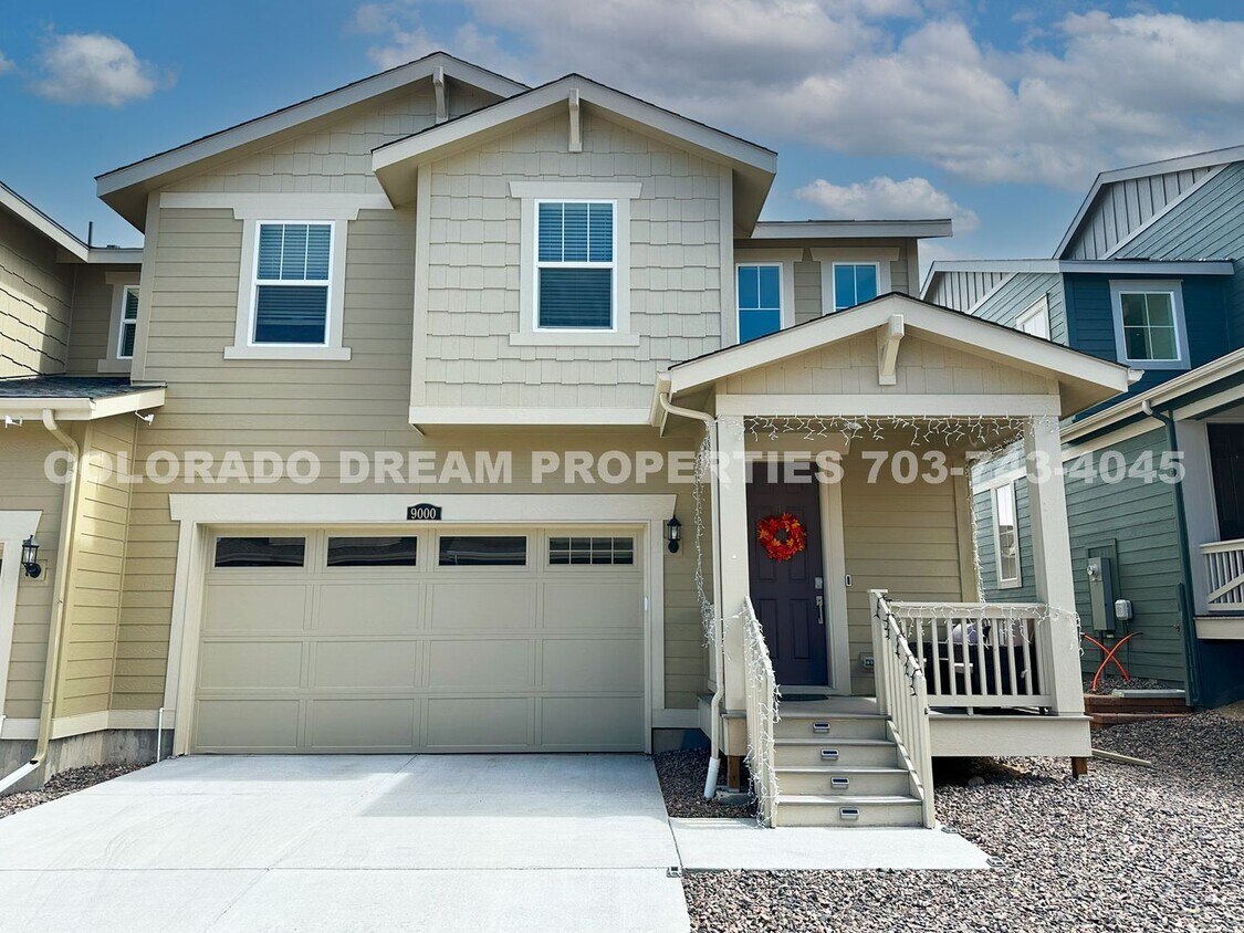 Primary Photo - Luxurious fully-furnished home in Dove Vil...