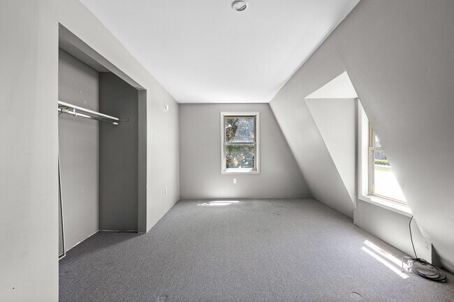 Foto del edificio - 721 Ives Ave