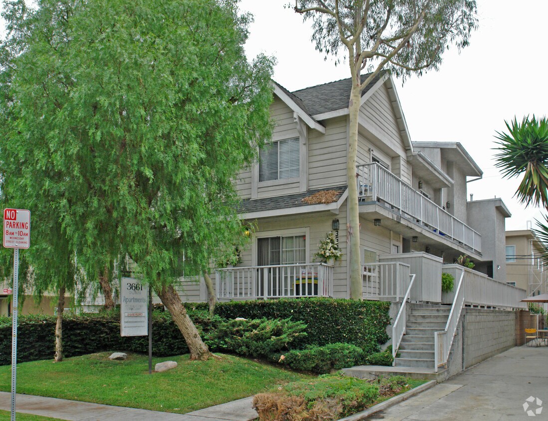 Building Photo - 3661 Dunn Dr