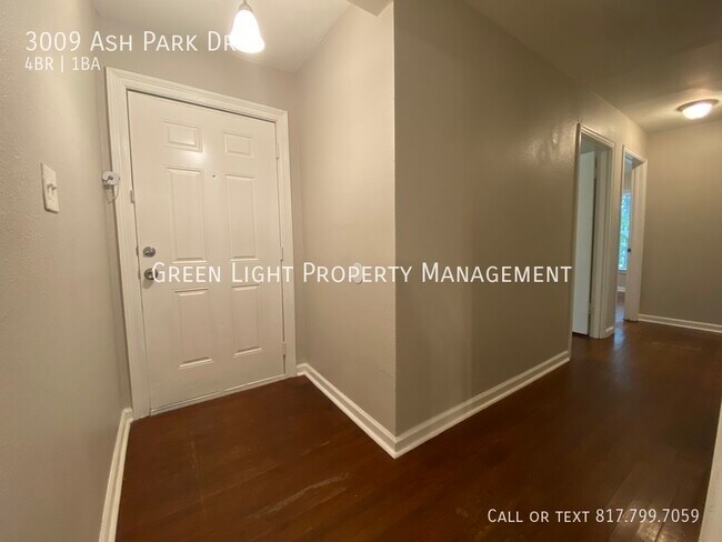Foto del edificio - 3009 Ash Park Dr