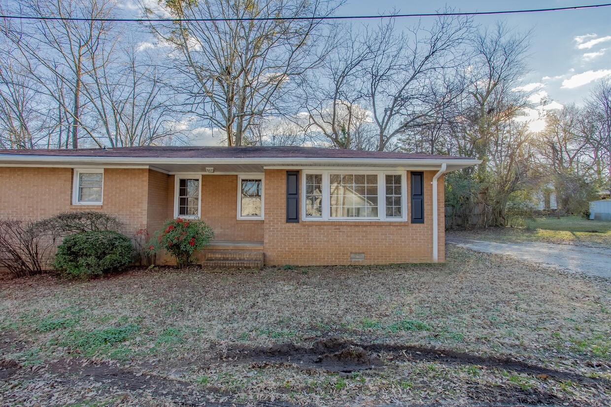 Foto principal - Great 2 Bedroom 1 Bathroom Duplex Near Dow...