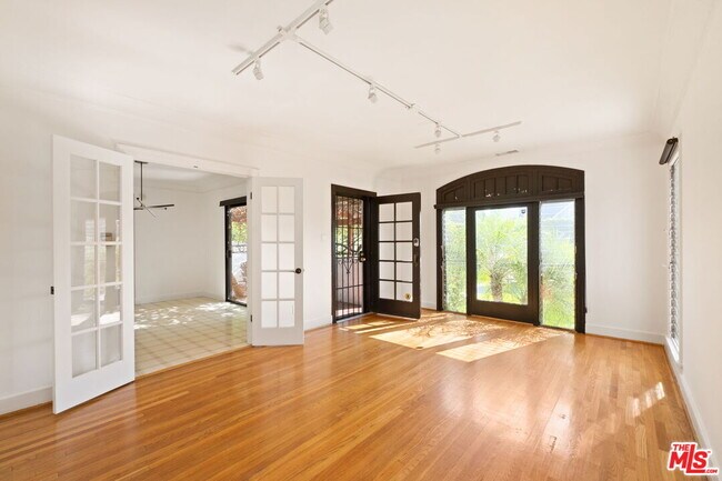 Foto del edificio - 813 N Orange Grove Ave