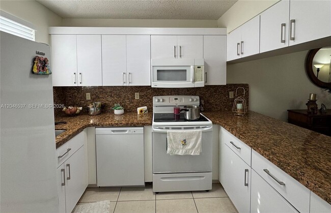Foto del edificio - 2365 W 74th St