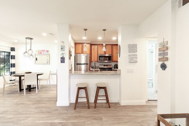 Building Photo - 2-Bedroom + 2-Bathroom Unit | The Colony | Oxnard | Furnished