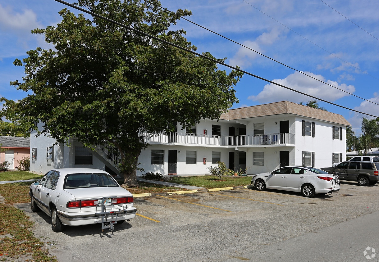 3451 NE 11th Ave, Oakland Park, FL 33334 Apartments in Oakland Park, FL