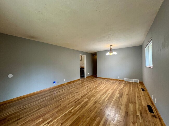 Foto del edificio - 3 Bedroom Home Walking distance to Sloan Lake & Highlands! Available NOW!!