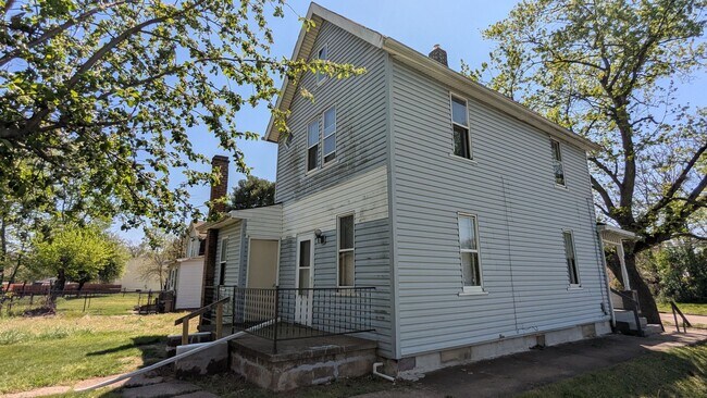 Foto del edificio - Charming 3-bedroom, 1-bath home in Canton