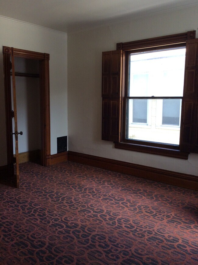 Foto del edificio - 354 W 9th St