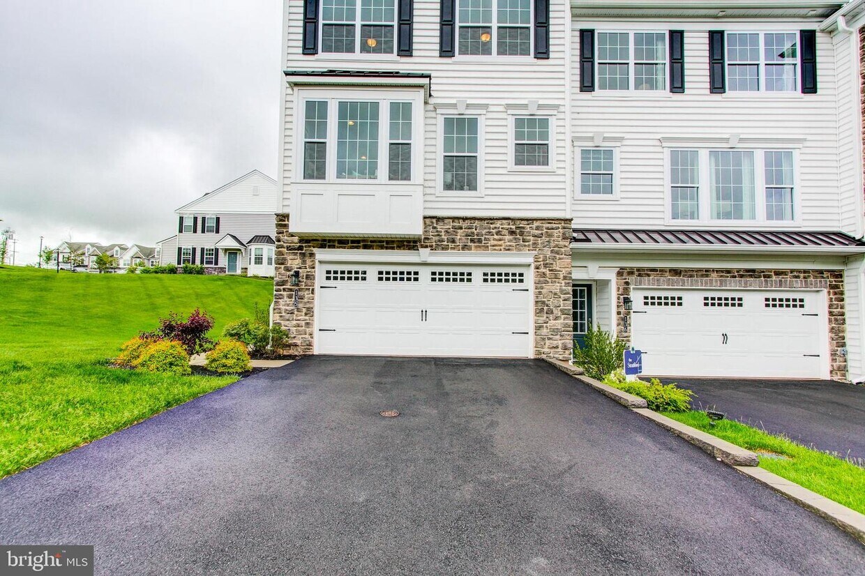 Primary Photo - 135 Woodwinds Dr