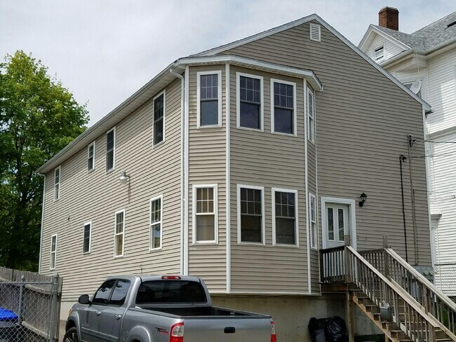 Building Photo - 69 Courtland St