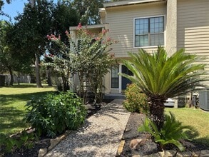 Building Photo - 3935 Knollcrest Dr