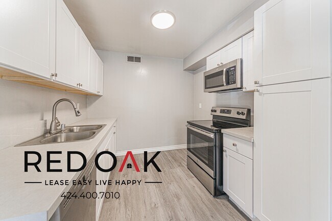 Building Photo - 10741 Moorpark St