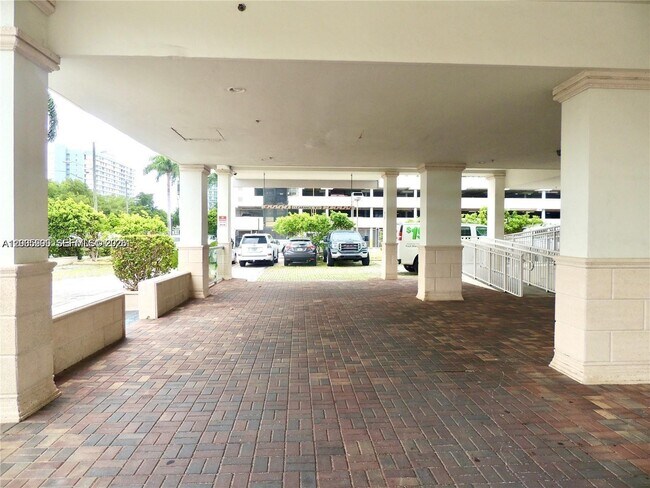 Foto del edificio - 7545 E Treasure Dr
