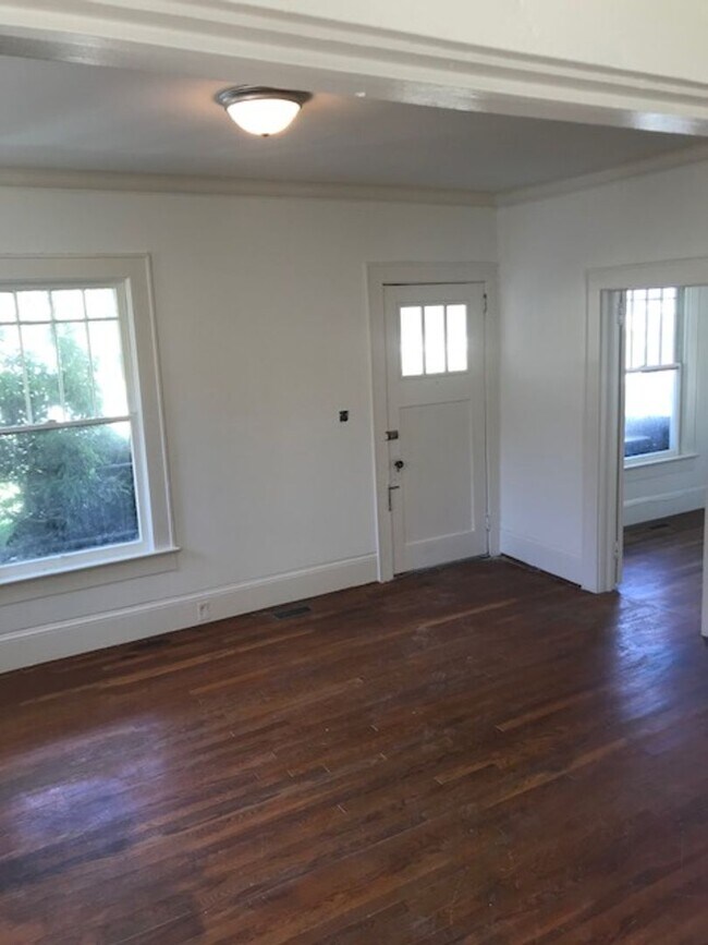 Foto del edificio - Wonderful Updated Classic Bungalow Walk or Bike to Med School, ETSU & Downtown Johnson City