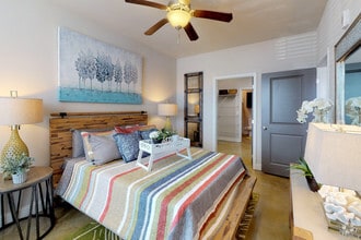 1BR, 1BA - 819 SF - SeaPath on 67th