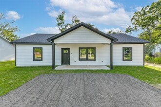 Building Photo - 106 County Rd 3704