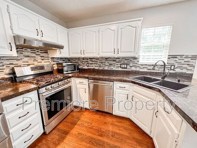 Foto del edificio - 15350 Riley St