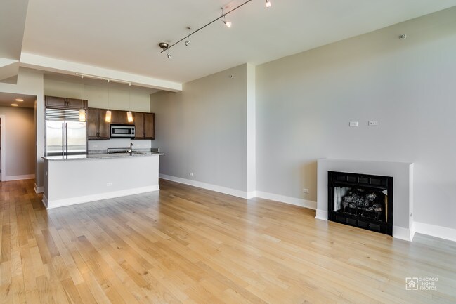 Building Photo - 525 Kedzie St
