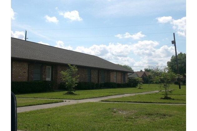Building Photo - 7990-7996 Gladys Ave