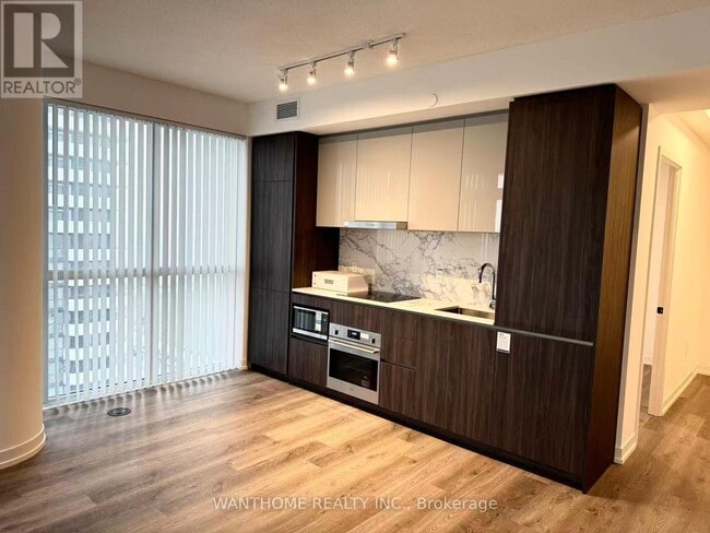 Building Photo - 8 Interchange Wy