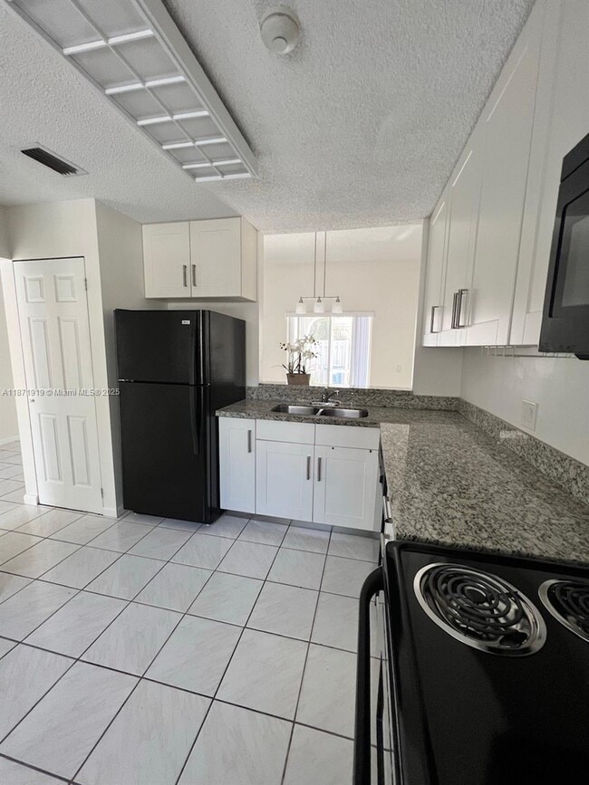 Foto del edificio - 1565 Springside Dr