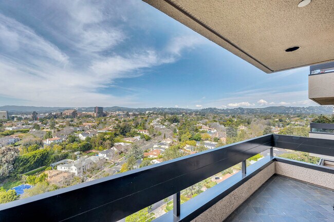 Building Photo - 10551 Wilshire Blvd