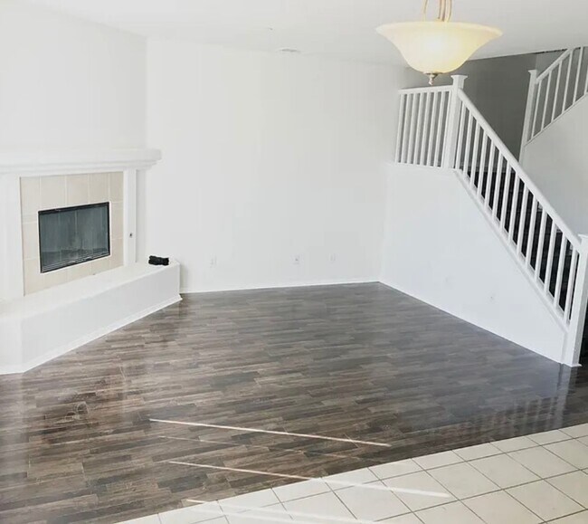 Sala de estar - 4960 Tyler St