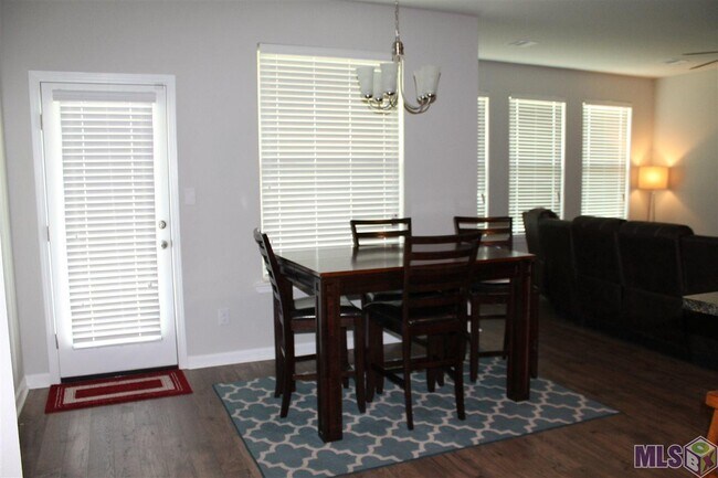 Building Photo - 39411 Legacy Lake Dr