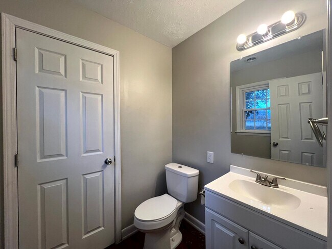 Foto del edificio - 2 WEEKS FREE OFF FIRST FULL MONTHS RENT