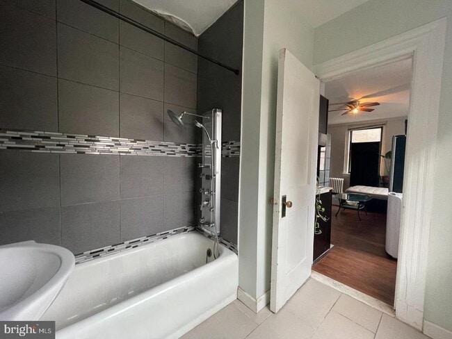 Building Photo - 1324 Locust St