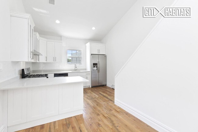 Foto del edificio - 393 E 49th St