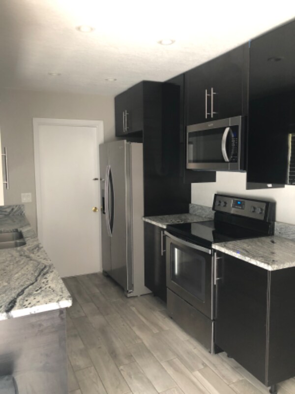 Foto del edificio - 2115 Dardanelle Dr