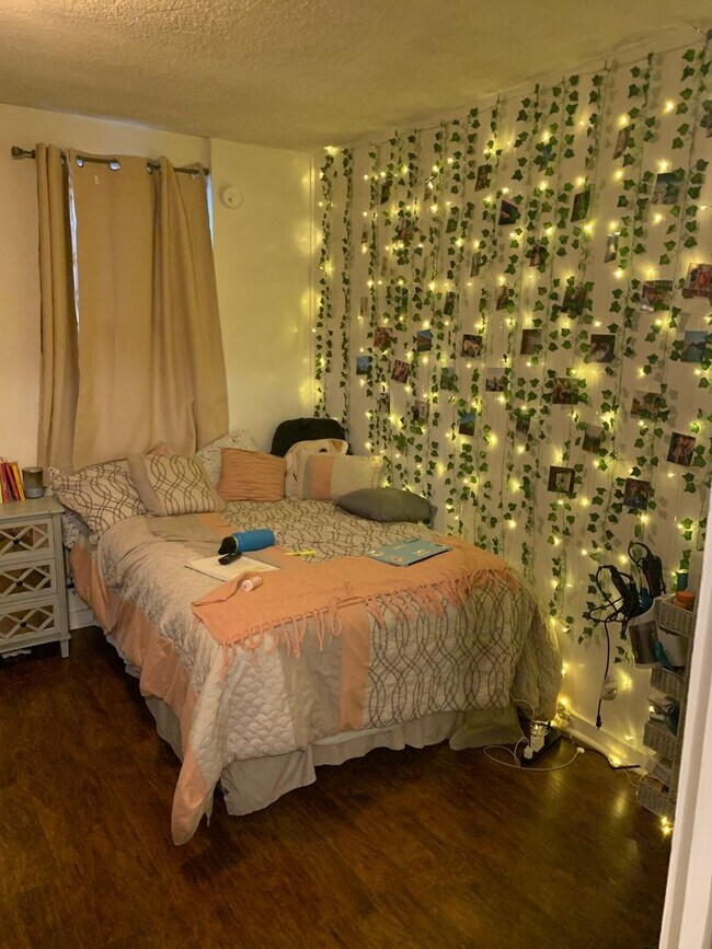 Foto del edificio - 3449 Ward St