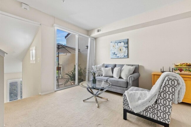 Building Photo - 3343 Midtown Pl