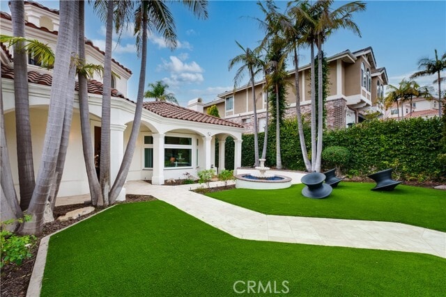 Building Photo - 19 Marbella