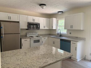 Building Photo - 208 Highland Park Dr