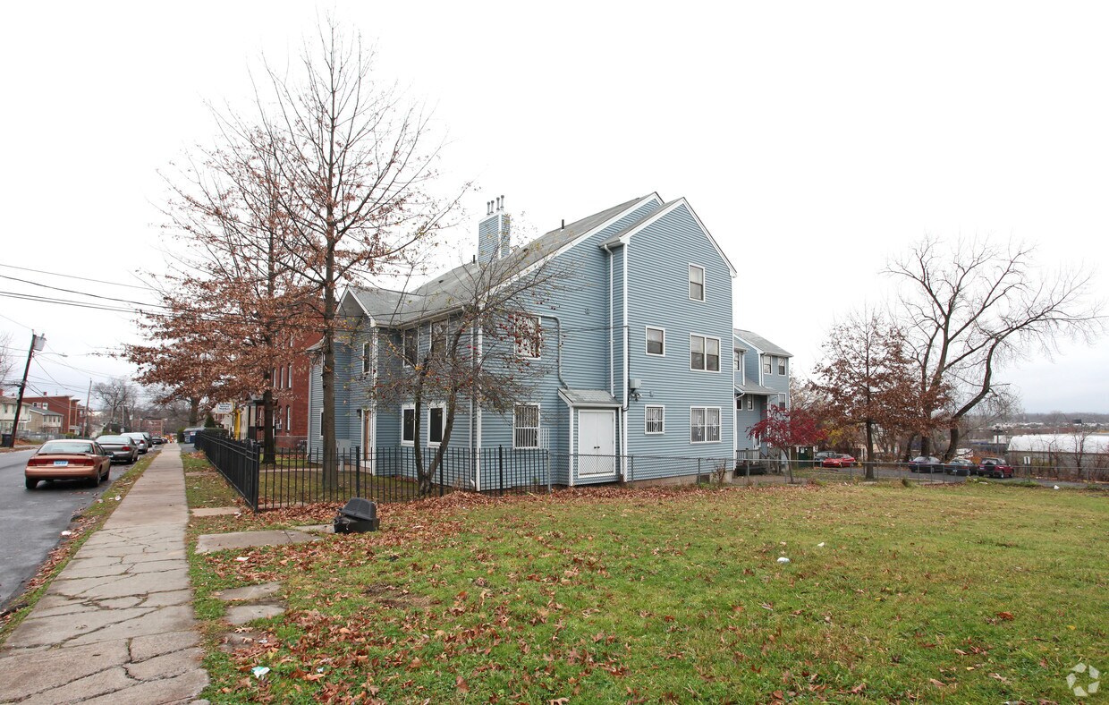 Building Photo - 270-276 Bellevue St