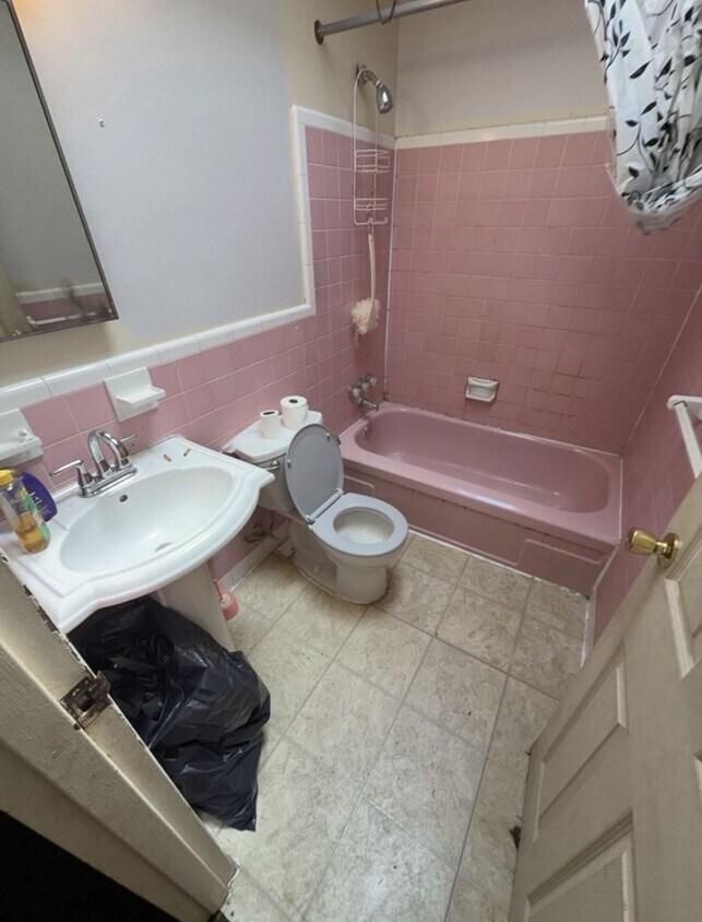 Photo - 2607 TREMONT ST
