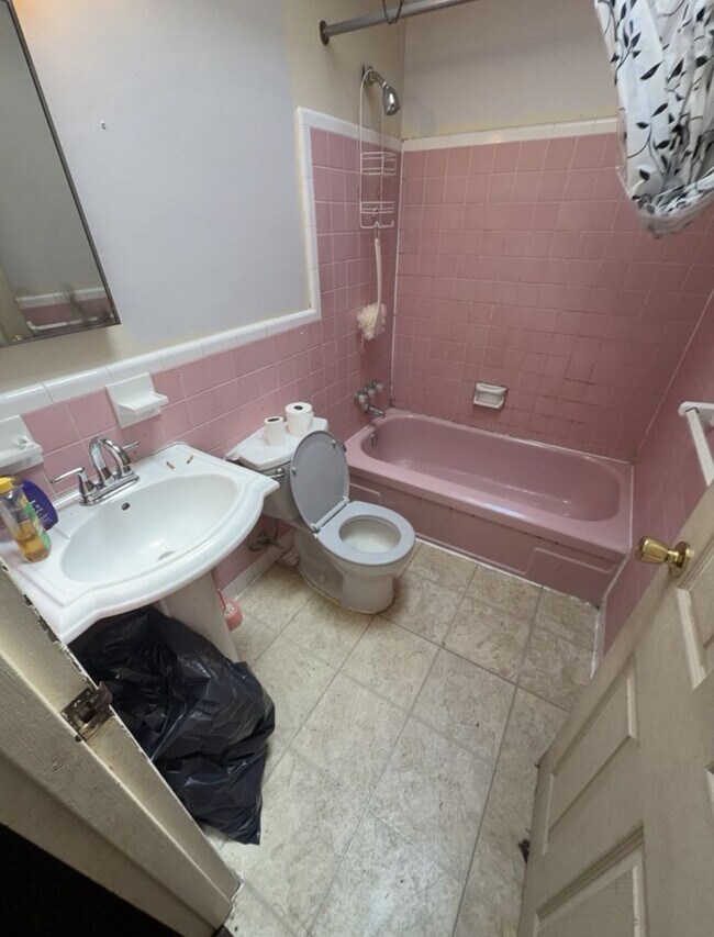 Photo - 2607 TREMONT ST Apartment