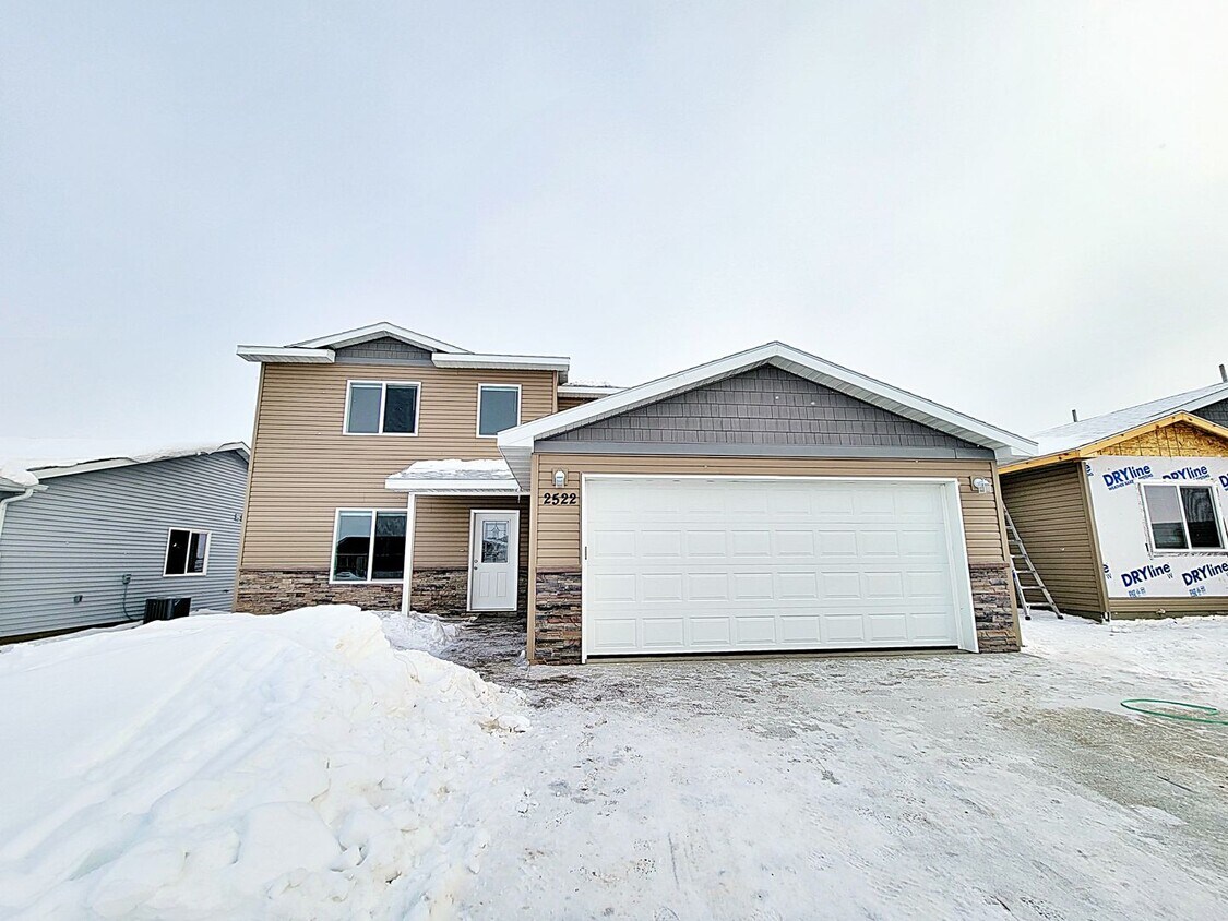 2522 Ivory St, Minot, ND 58703 House Rental in Minot, ND