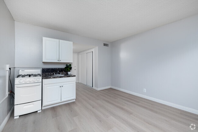 Interior Photo - Premier Apartments