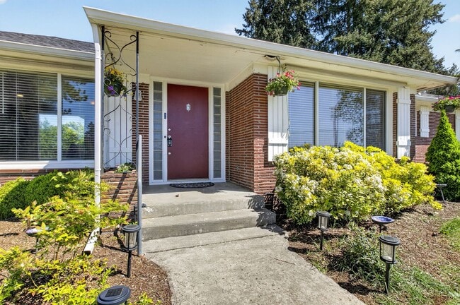 Building Photo - Stunning 4 bed + office, 4 bath rental home in Damascus!