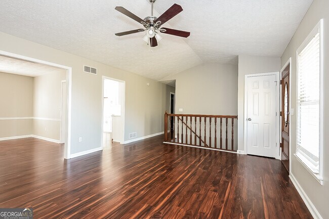 Building Photo - 16 Fairfield Way SW